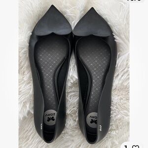 Sleek Black Flats for Effortless Style